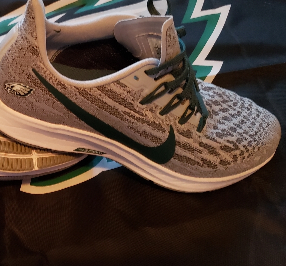 Authenic Nike Zoom Eagles Sneakers